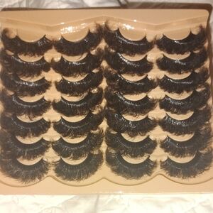 Voluminous Black False Eyelashes